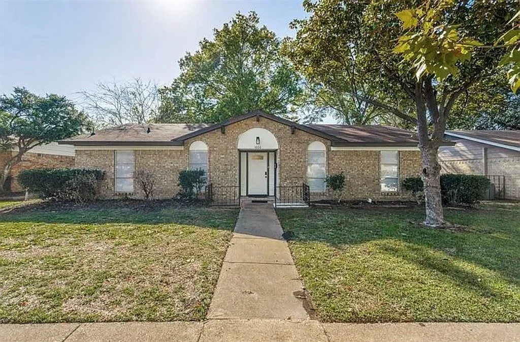 3 bed, 2.0 bath, 1734 sqft, $2,480 — Photo 1