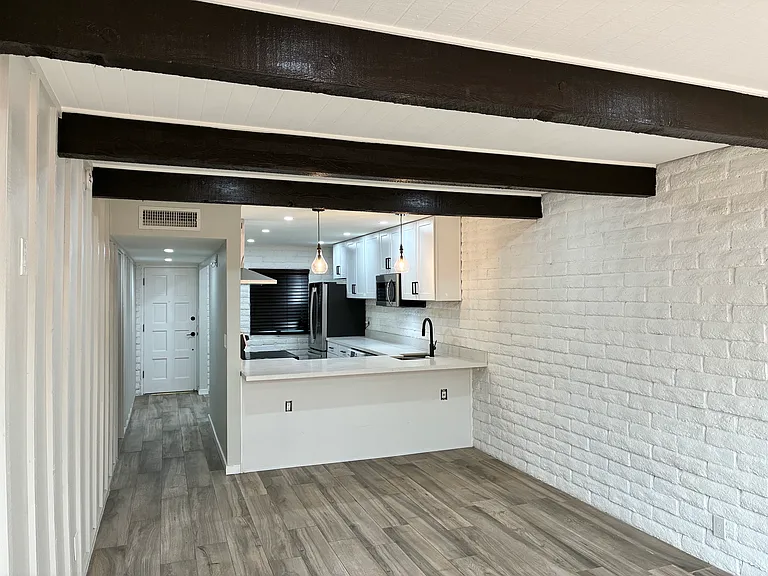 3002 N 32nd St #19 — Photo 2