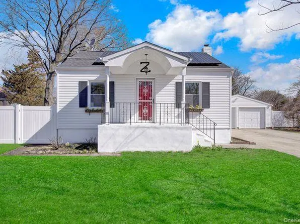 37 Oklahoma Avenue, Bay Shore, NY 11706