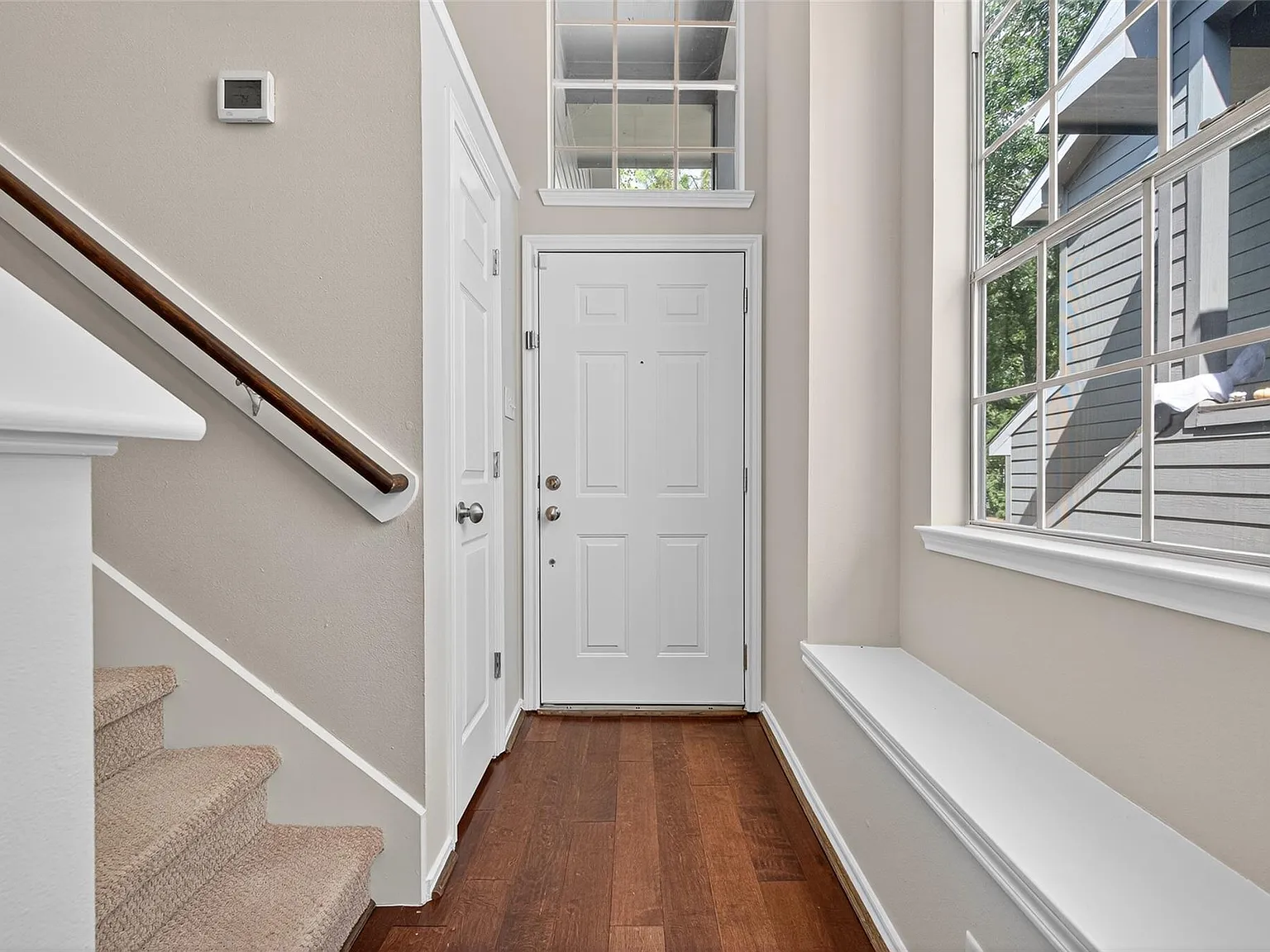 3 bed, 2.5 bath, 1565 sqft, $2,100 — Photo 3