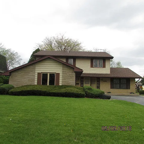 1232 Heather Hill Cres photo 1