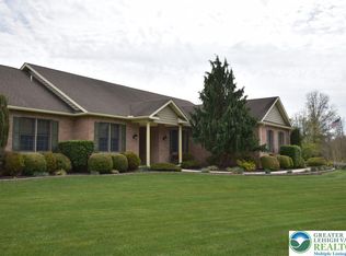 1084 Old School Rd, Quakertown, PA 18951