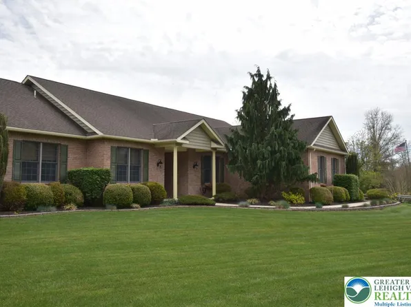 1084 Old School Rd, Quakertown, PA 18951