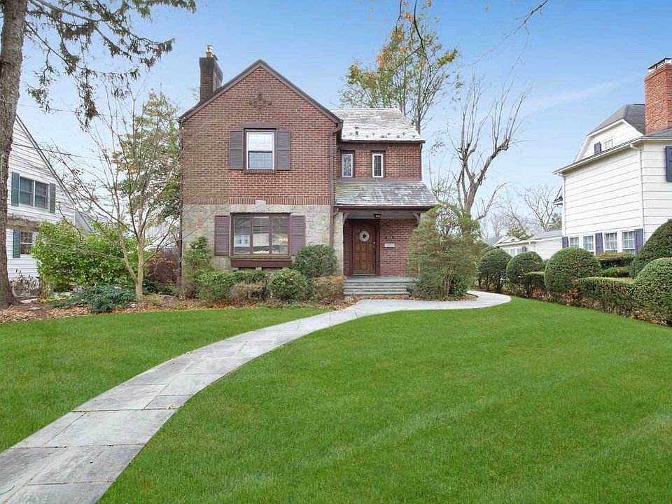 1st image of 103 Plandome Ct