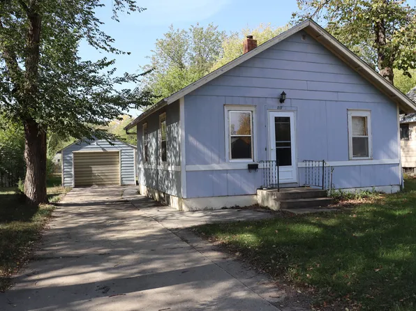817 Arizona Ave SW, Huron, SD 57350