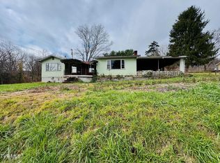 355 Honeysuckle Dr, Kingsport, TN 37663