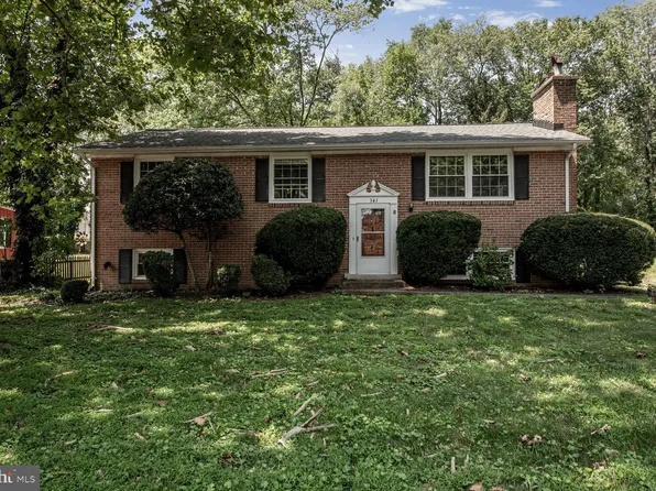 341 S 26th St, Purcellville, VA 20132