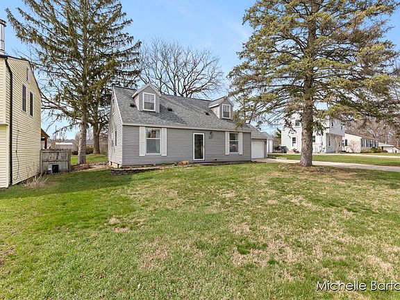 4th image of 374 Brandywyne Dr NW