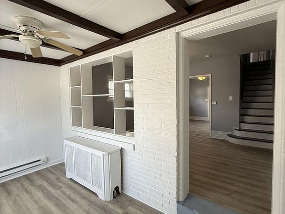 3rd image of 4715 Oakmont St