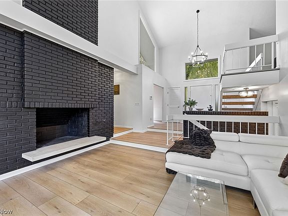 4th image of 550 Russet Woods Ln #25