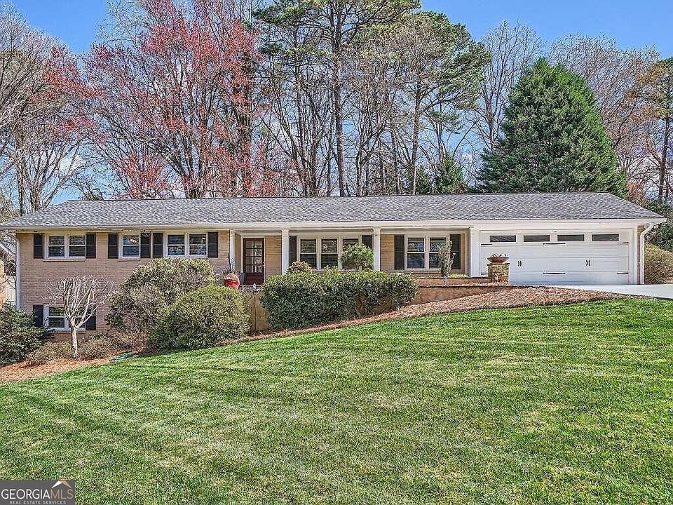 1st image of 2325 Crestcliff Dr