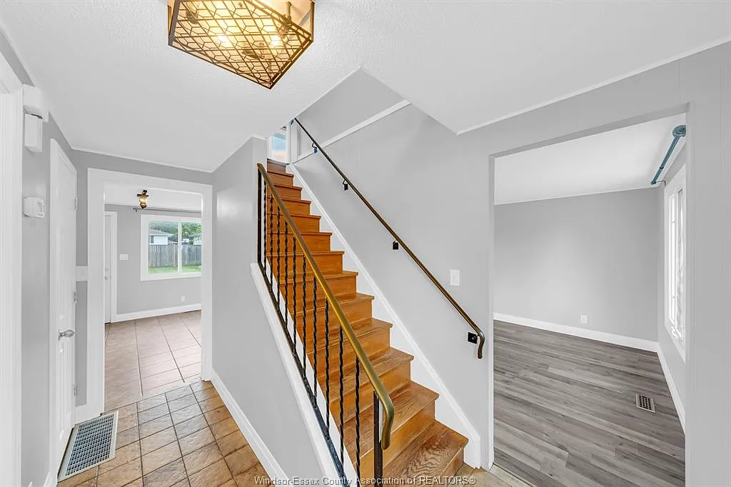 3 bed, 1.5 bath, $2,225 — Photo 2