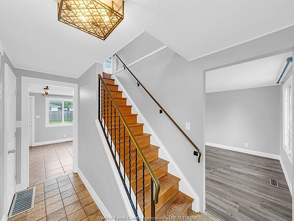 2nd image of 10357 Shenandoah Cres