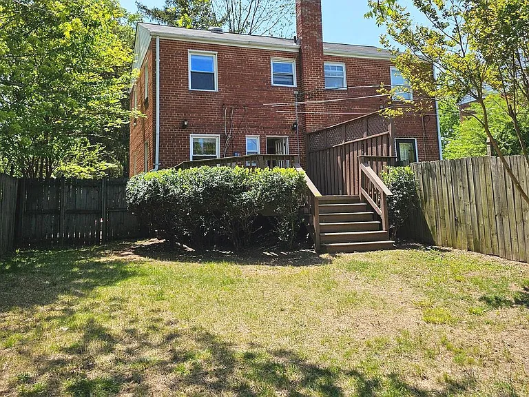 2214 Arlington Ter — Photo 2