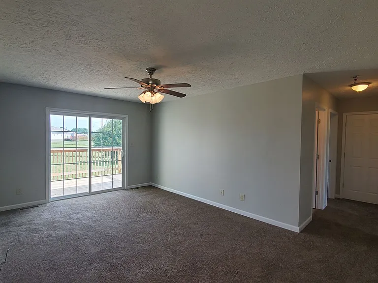 207 Jenna Ave — Photo 4