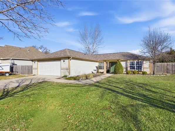 218 Hillside Dr, Baldwin City, KS 66006
