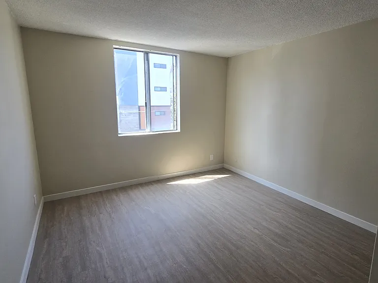 #20 - $1795 with Rent Special: Half-off One Month's Rent!