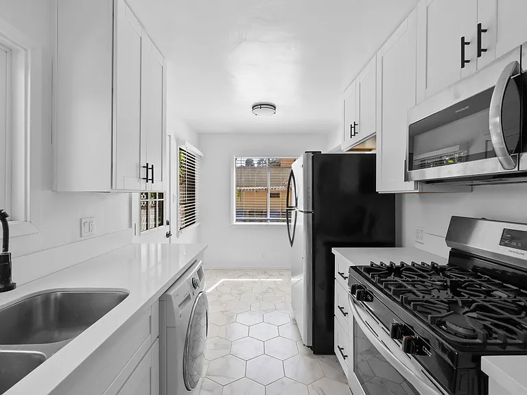 4138 Perlita Ave #1B — Photo 4