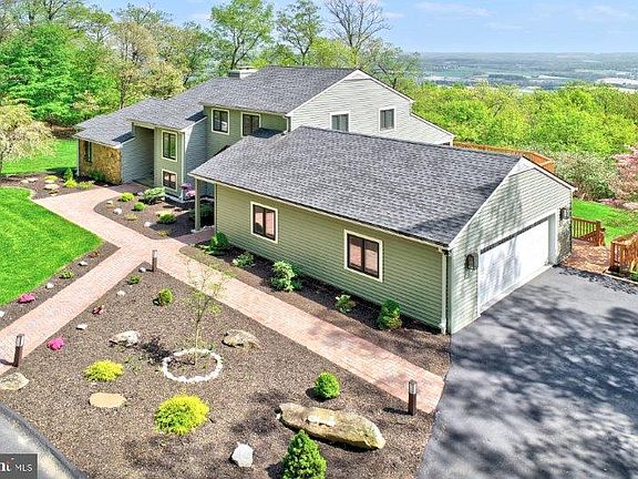 3rd image of 6846 Mountain Dr