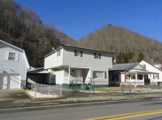 806 Main St, Man, WV 25635