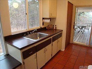 4th image of 21 Seneca Dr