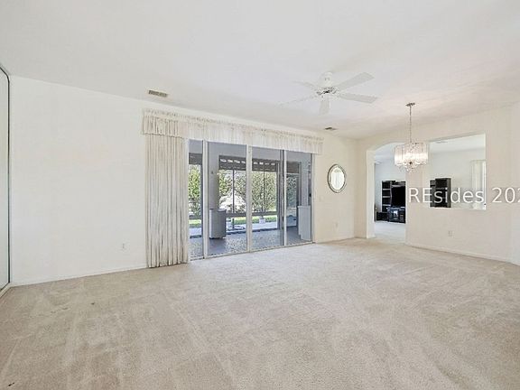 3rd image of 39 Hamilton Dr