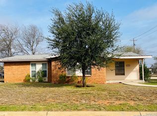 200 W Frio St, Dilley, TX 78017