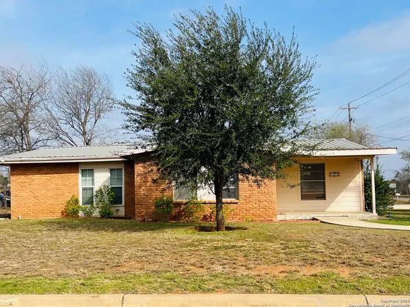 200 W Frio St, Dilley, TX 78017