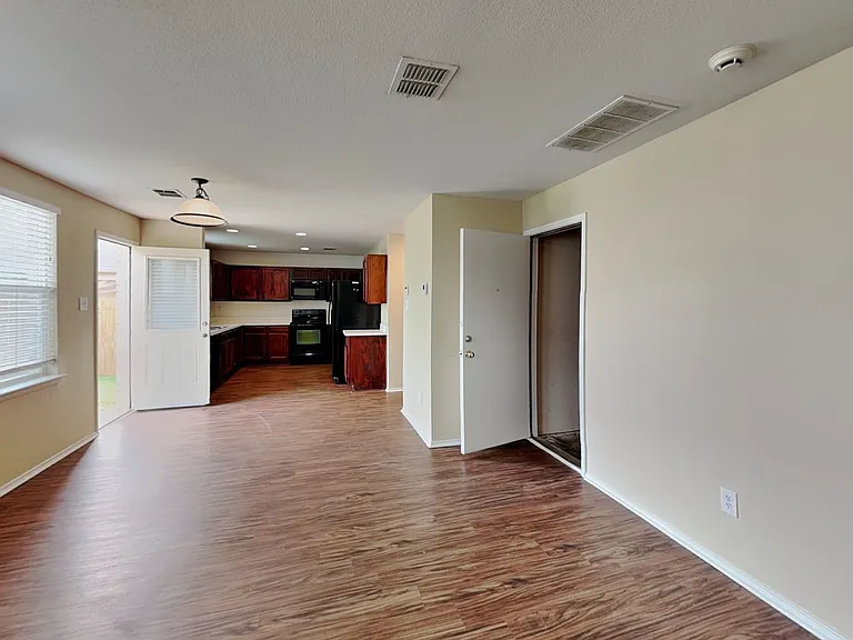 1813 Trego Dr — Photo 6