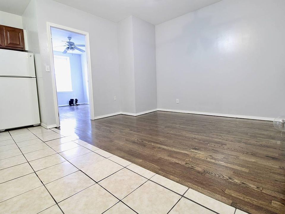 1st image of 6839 Myrtle Ave #3R