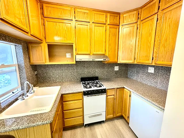 520 E 15th St #3 — Photo 2