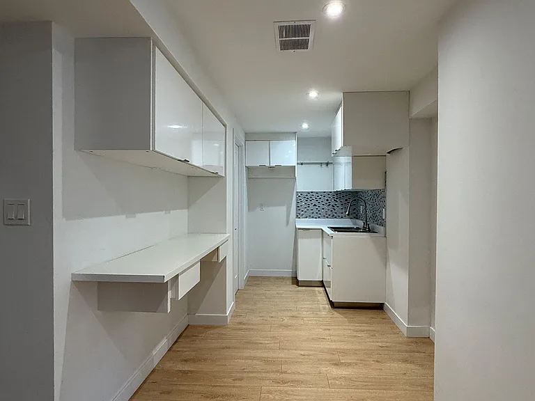 72 McLean Ave — Photo 29