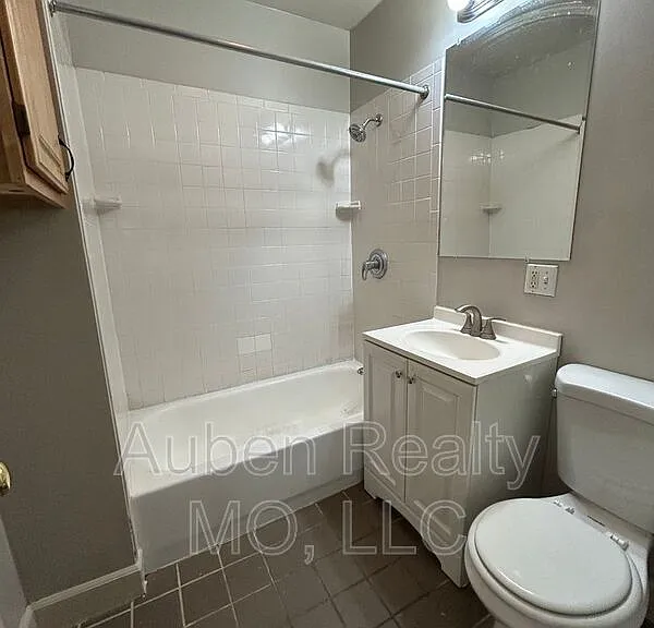 5405 Harrison St #2F — Photo 8