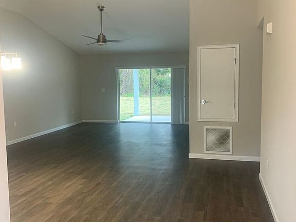 4th image of 22 Riverina Dr
