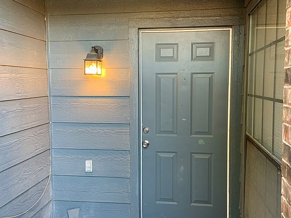 2nd image of 826 Westover Dr