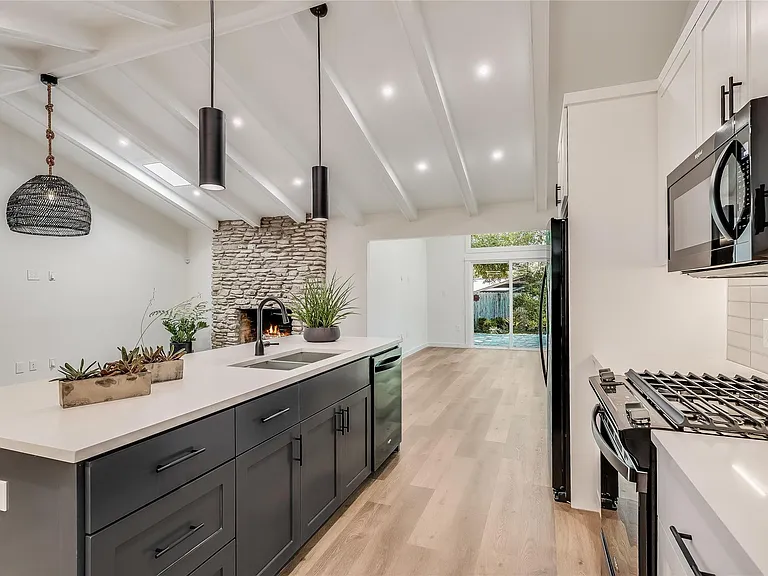 1707 Fawn Dr — Photo 10