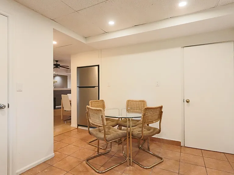 660 Kenwood Rd — Photo 35