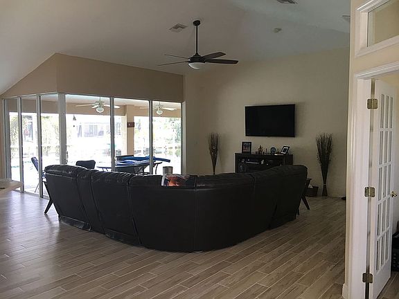 5th image of 4351 SW 20th Ave
