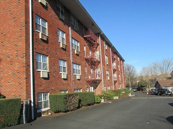 2nd image of 140 Grace Church St APT 3G