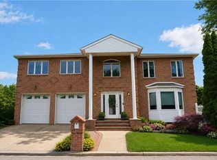 9 Prague Ct, Staten Island, NY 10309