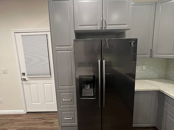 4th image of 8113 Broadleaf Ave