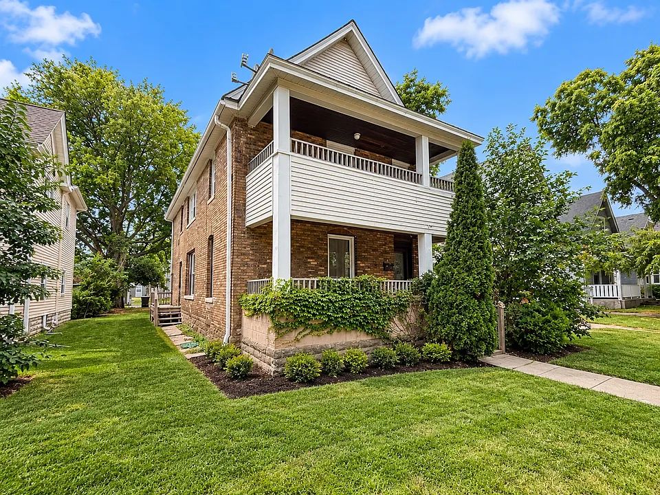 1906 Pierce St NE #2