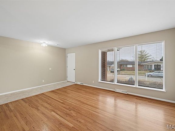 3rd image of 3237 Yorkchester Dr