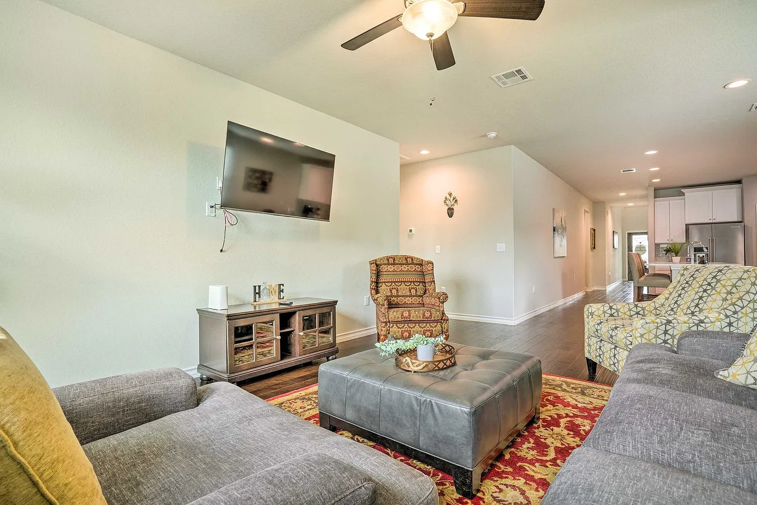 5 bed, 3.0 bath, 2992 sqft, $4,741 — Photo 3