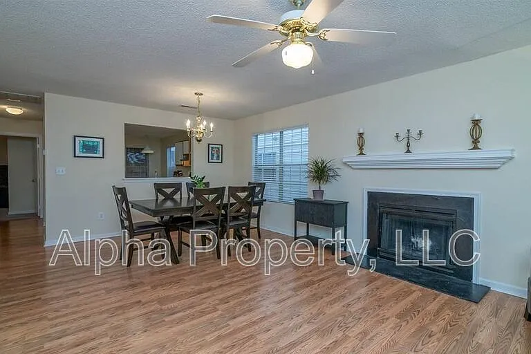 107 Hammett Grove Ln — Photo 3