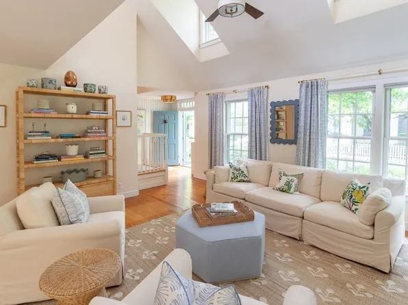 32 Autopscot Cir, Nantucket, MA 02554