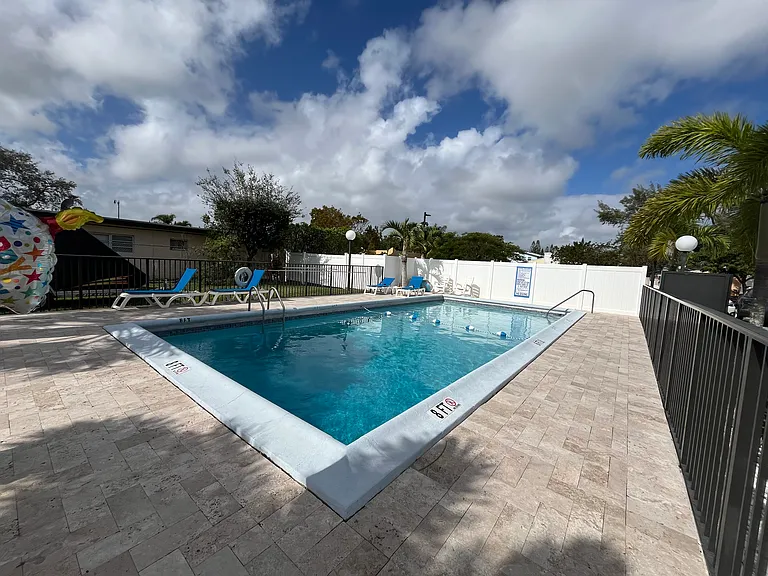 1724 McKinley St #9 — Photo 9