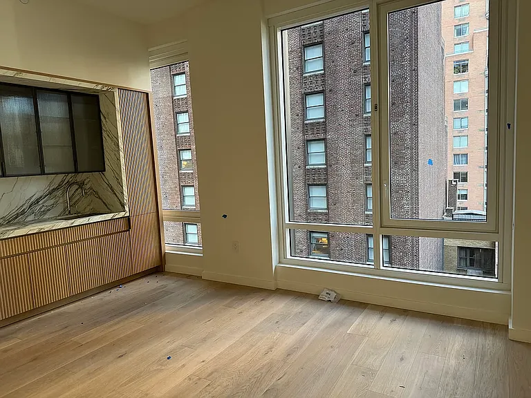 135 E 47th St #18C — Photo 7