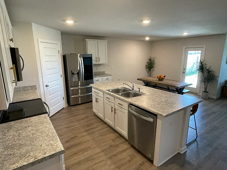 5240 Peach Dr — Photo 22