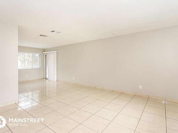 3rd image of 425 SW Eastport Cir